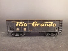 HO SCALE RIO GRANDE 2-BAY HOPPER