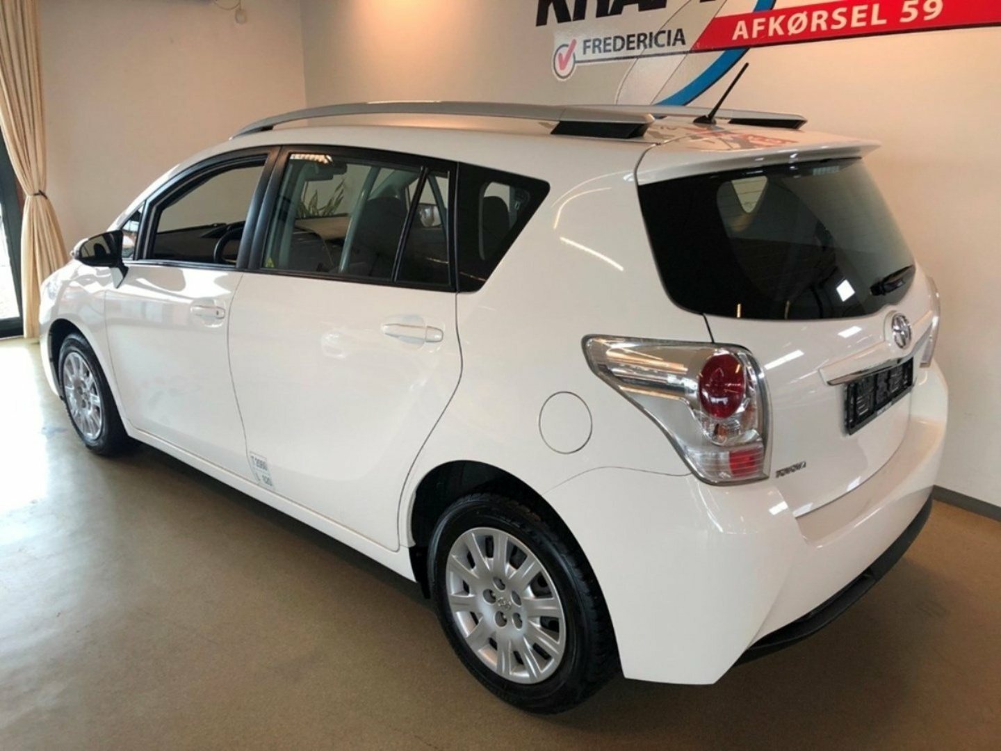 Toyota Sportsvan Varevogn Moms