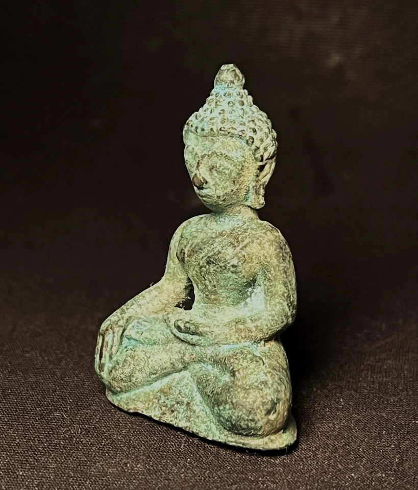 ANTIGUO AMULETO DE BUDA TAILANDÉS ANTIGUO BUDA CHIANG SAEN (Singh Nueng) BRONCE Foto 2 de 4