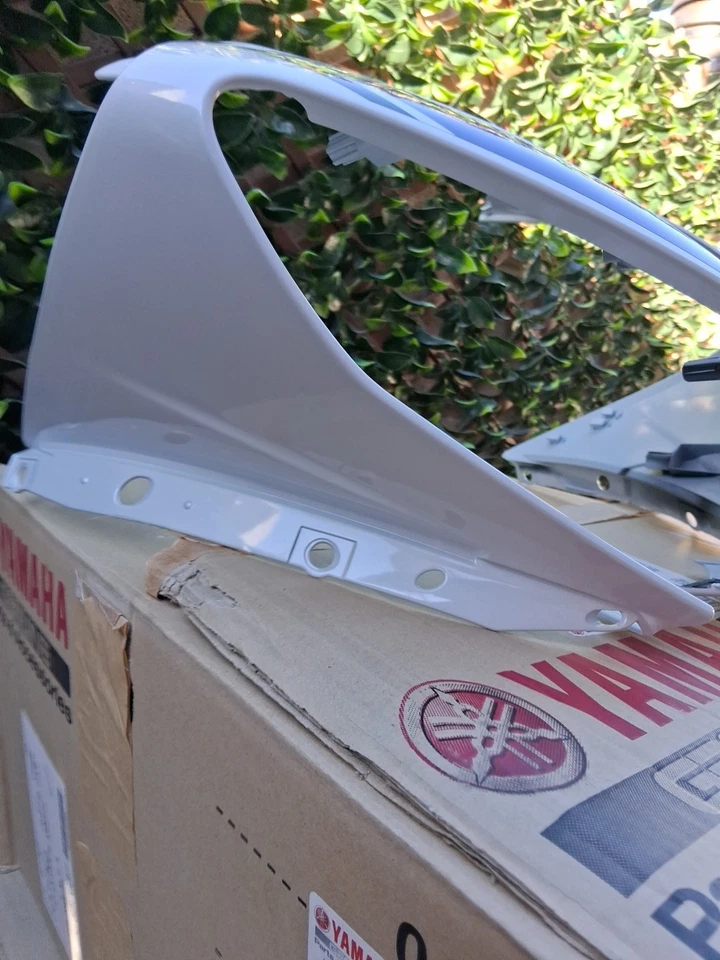 YAMAHA YZF R1 OEM UPPER FAIRING COWL BRAND NEW 1KB-W283G-70-P1 2014 - Image 3 of 4
