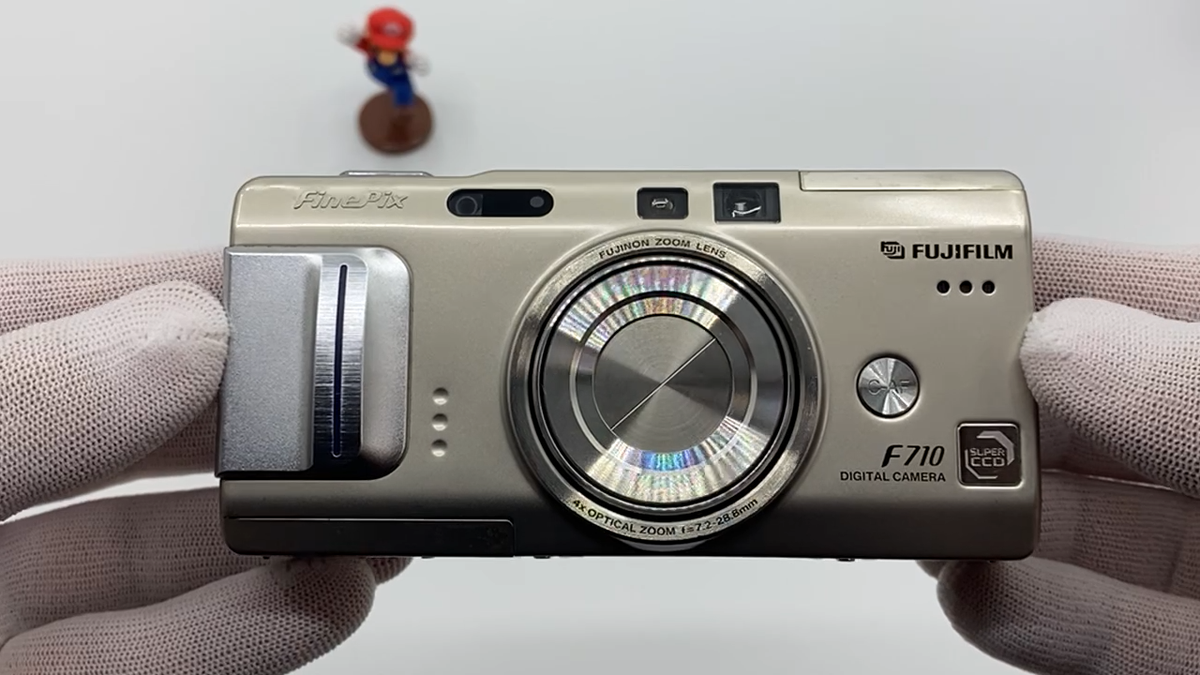 Near Mint] FUJIFILM FinePix F710 4x Compact Digital Camera