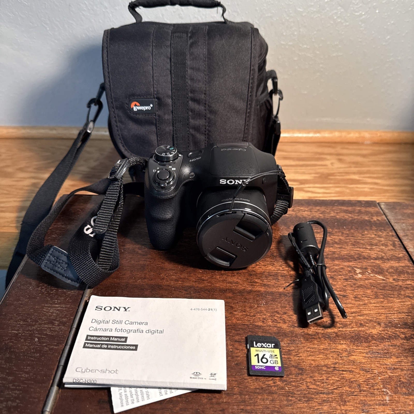 Sony Cybershot DSC-H300 20.1MP Digital Camera Black with Case Cord Excellent Condition