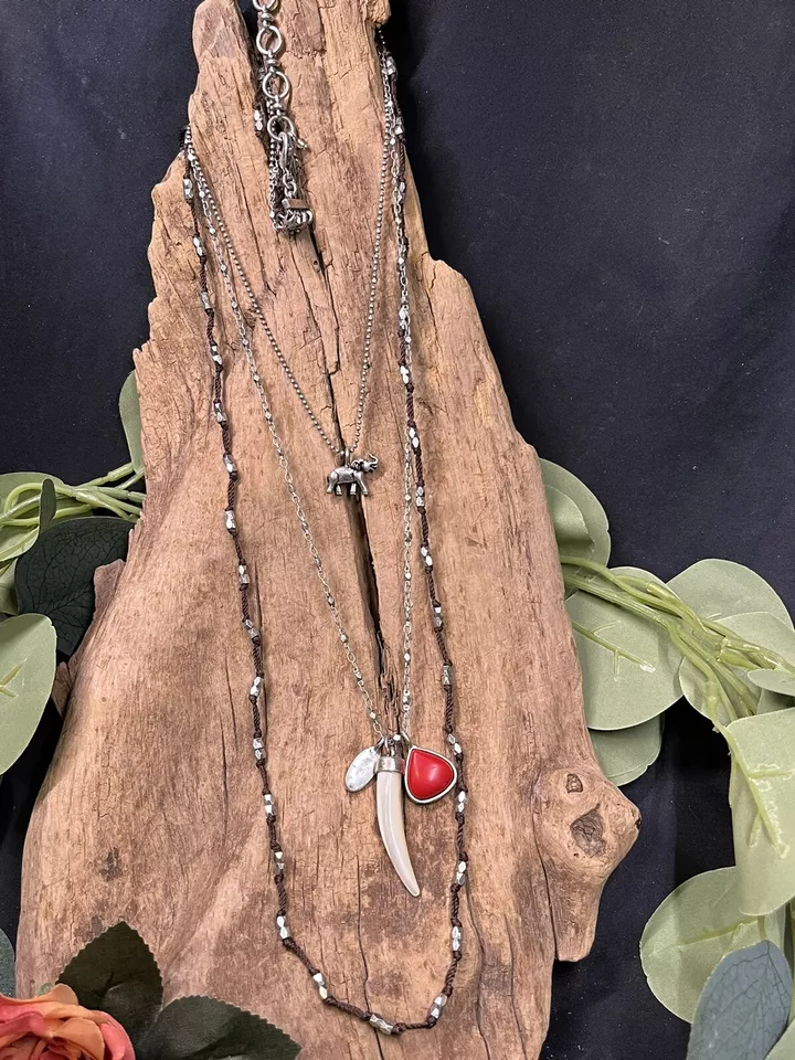 Collar 3 en 1 Largo Lucky Brand 3 Cadenas Capas con Dije de Elefante, Coral y MOP Foto 4 de 4