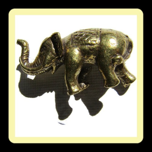 Brass Elephant, Miniature, Tiny Sculpture / Figurine. 1.5cm high. - Picture 3 of 6