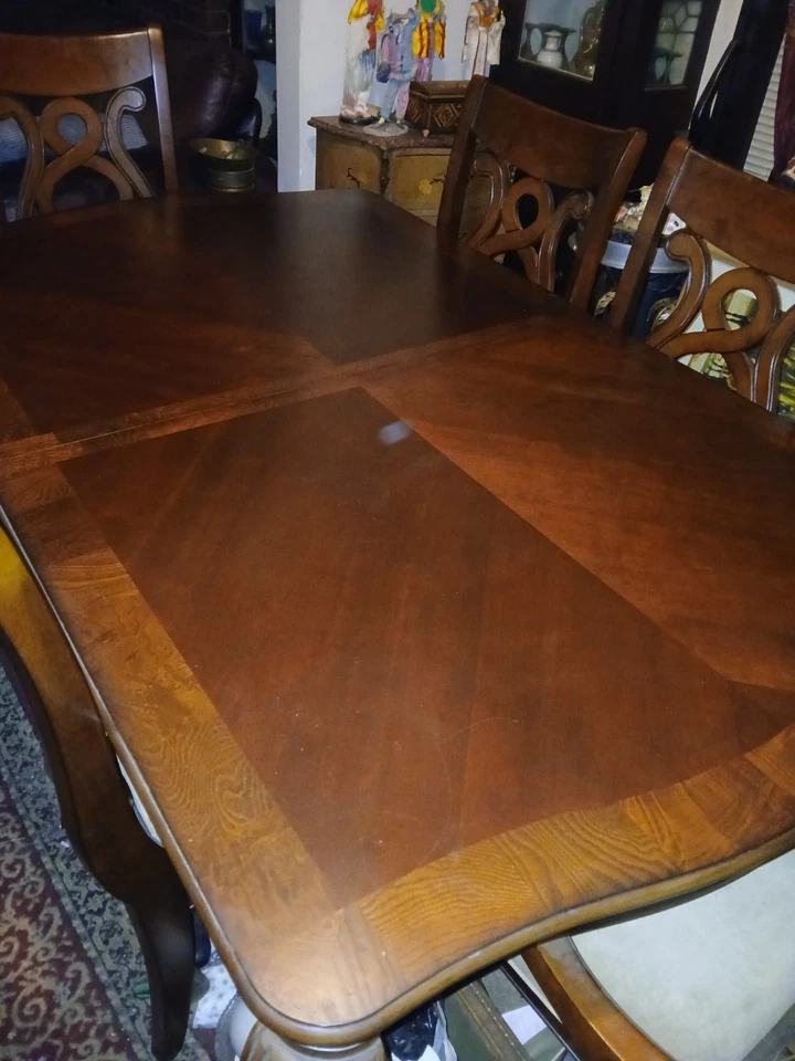 Mesa de comedor de madera con 6 sillas. Foto 4 de 4
