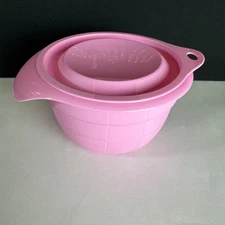 Tupperware Mixing Measuring Bowl Matching Seal 2.5  Candy Pink 2.5 Cup / 625ml