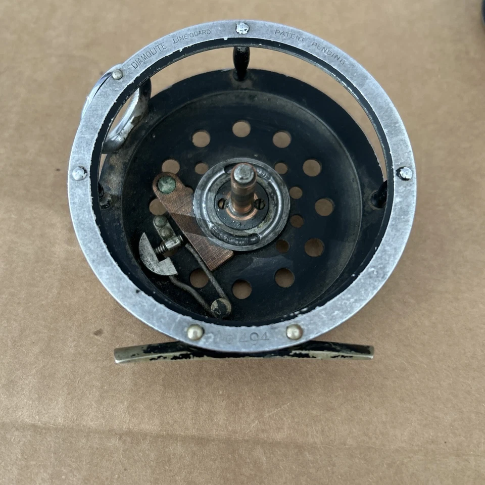 CARRETE FLY PFLUEGER MEDALIST 1494 VINTAGE, MODELO PENDIENTE DE PATENTE Foto 4 de 4