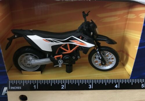 KTM 690 SMC R SUPERMOTO DIRT BIKE 1:18 REPLICA MOTORCYCLE NEW MODEL BY MAISTO - Picture 4 of 9