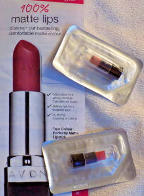 AVON MATTE LIPPENSTIFT PROBEN VERSCHIEDENE FARBEN ~ *BRANDNEU*
