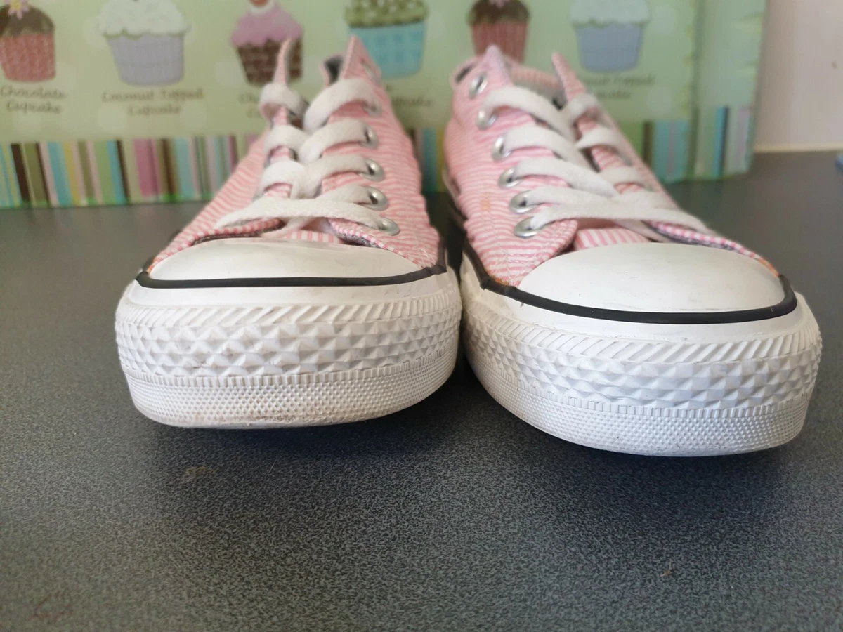 White converse with pink stripe deals