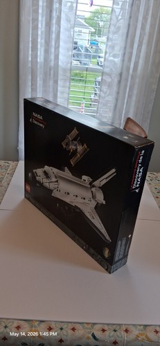 Lego Set 10283 - NASA Space Shuttle Discovery - Retired - New Factory Sealed - Picture 3 of 6