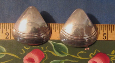VINTAGE SOUTHWEST STERLING SILVER STAMPED DESIGN TRI ANGLE PIERCED EARRINGS