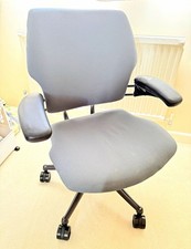 Humanscale Liberty Ergonomic Grey Fabric Swivel Task Chair with Wheels