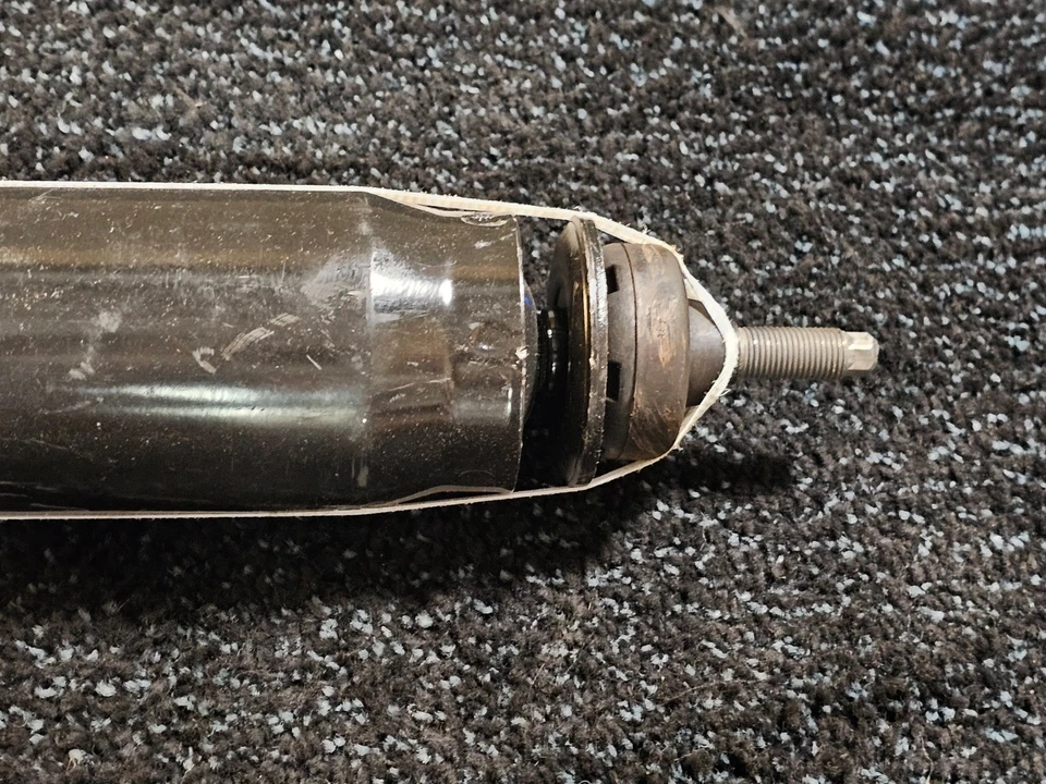 Amortiguador de suspensión delantera Mopar 68379493AB para Ram 5500 2019-2023 Foto 3 de 4