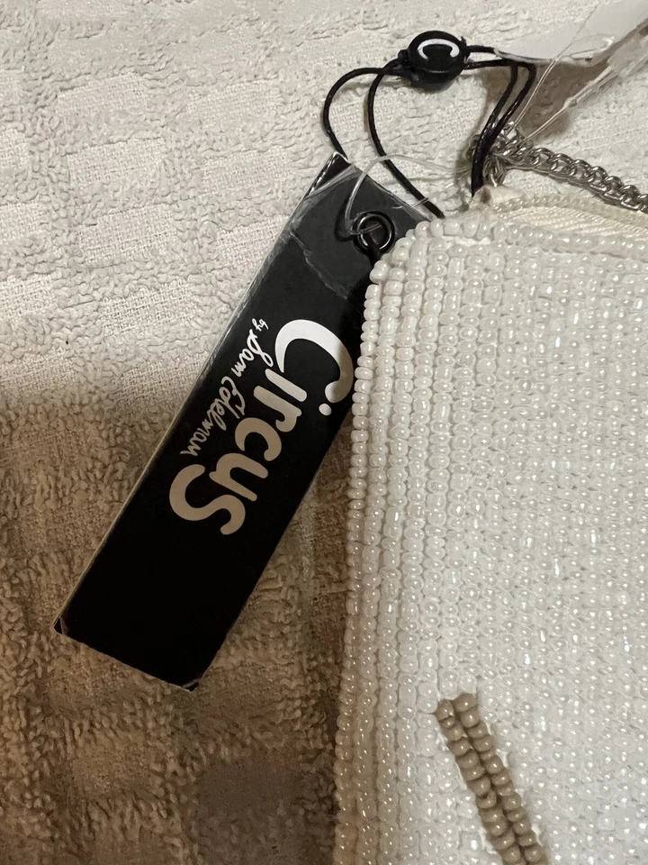 NUEVO CON ETIQUETAS MONEDERO DE LENTEJUELAS CON CUENTAS CIRCO DE SAM EDELMAN “VACAY” PALMERA Foto 2 de 4