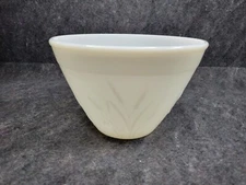 Vintage Milk Glass Raised Cattail Pattern Mixing/serving Bowl 7.5" W×5"H