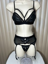 Mapale Lingerie 3 Piece Set Bra Panty Garter Belt S/M Peek-a-Boo Black 2642
