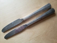 2 ANTIQUE,VINTAGE COLLECTIBLE KNIVES 8.5",8.25" HOLLOW HANDLE,WM ROGERS  PLATE