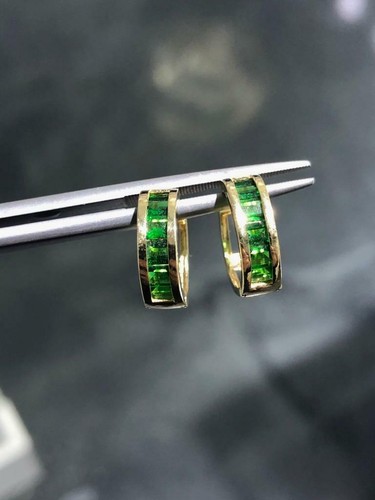 14k Oro Amarillo Imitación Esmeralda Verde Corte Baguette Huggie Diseño Aro - Imagen 8 de 9