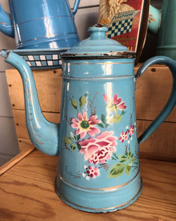 CAFETIERE EMAILLEE ANCIENNE BLEU JAPY DECORE DE FLEUR ROSE/ROUGE VINTAGE CUISINE