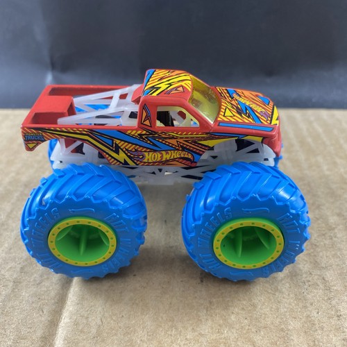 Hot Wheels Glow In The Dark Torque Terror Monster Truck 1:64, COMB SHIP $1 - Picture 4 of 4