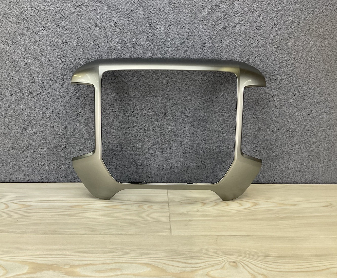 🟠2014-2018 Chevy Silverado GMC  Sierra Radio Dash Bezel Trim Surround. OEM.