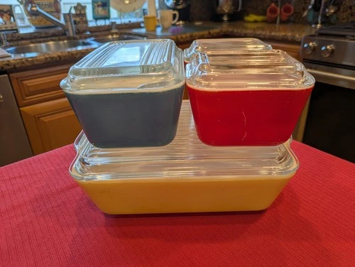 VTG PYREX SET (4) PRIMARY COLORS REFRIGERATOR BOWLS "MINT"