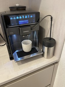 Siemens TE657F03DE EQ.6 plus extraKlasse Kaffeevollautomat - Edelstahl