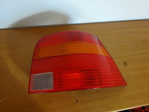 VW Golf 4 Rücklicht Rückleuchte Heckleuchte Leuchte rechts gelb rot 1J6945096Q