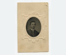 TINTYPE STUDIO PORTRAIT MAN W/ UNIQUE COLLAR/TIE, 1/16 PLATE, PERIOD MAT