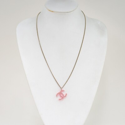 【輝くピンクのクリスタル】CHANEL ネックレス CCロゴ CHANEL CC Logos Rhinestone Pink Lucite Necklace 23