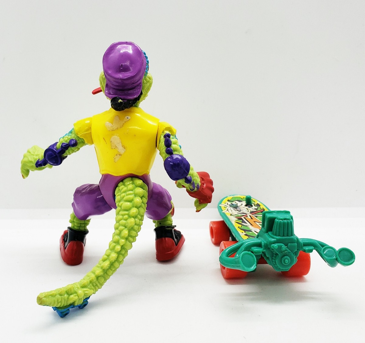 1990 MONDO GECKO with SKATEBOARD - Vintage Teenage Mutant Ninja