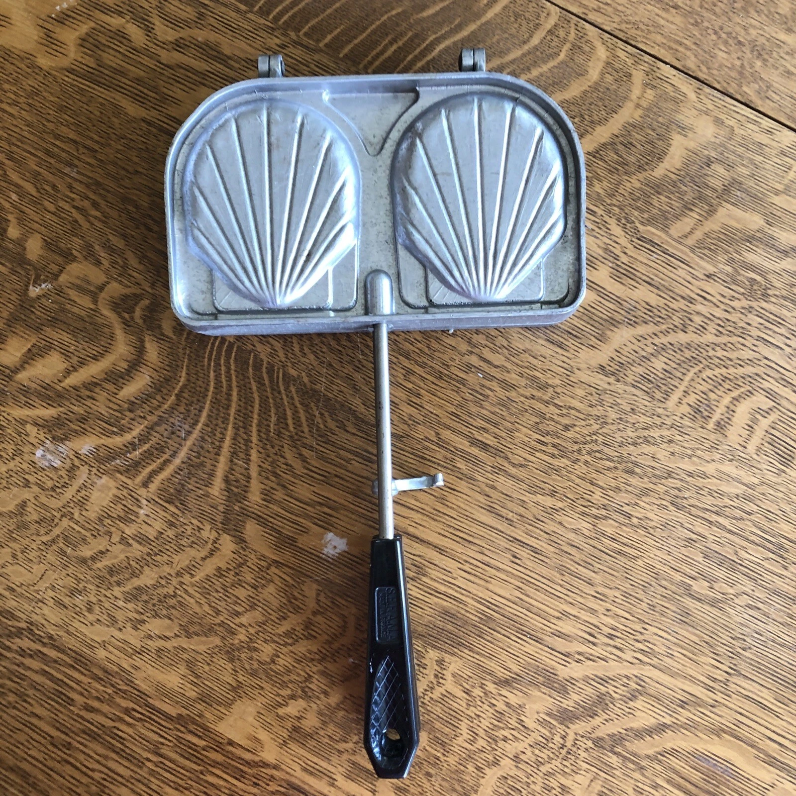 Sefama Vintage Double Seashell Sandwich Press Stovetop Panini Maker (France)