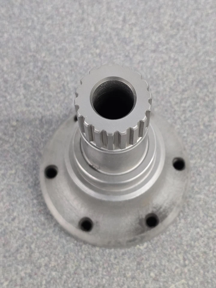 BONITO USADO ORIGINAL GENUINO PORSCHE 911 912 901 TRANSMISIÓN SALIDA EJE BRIDA Foto 4 de 4