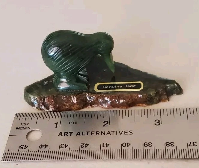 Estatuilla de pájaro kiwi de jade nefrita tallada con soporte de jade genuino Foto 4 de 4