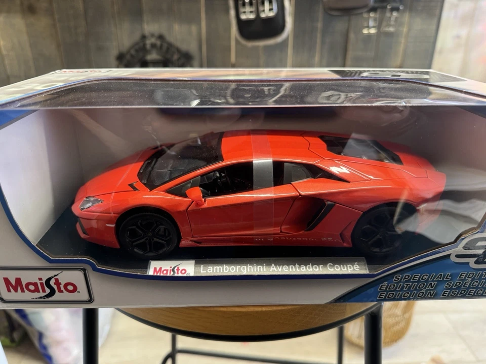 Lamborghini Aventador escala 1:18 Foto 3 de 4