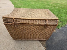 Vtg HUGE Wicker Storage Trunk with Handle, Large Storage Chest 32x22x22 - READ 