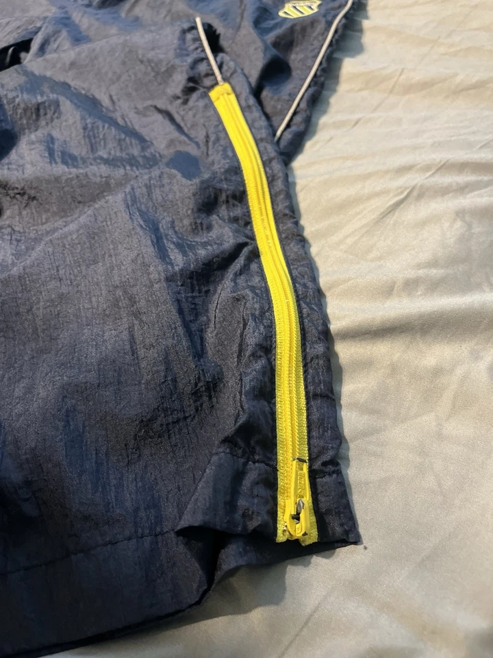 Pantalones deportivos K Swiss talla M de colección Y2K azul marino de nailon con cremallera inferior elegante Foto 3 de 4