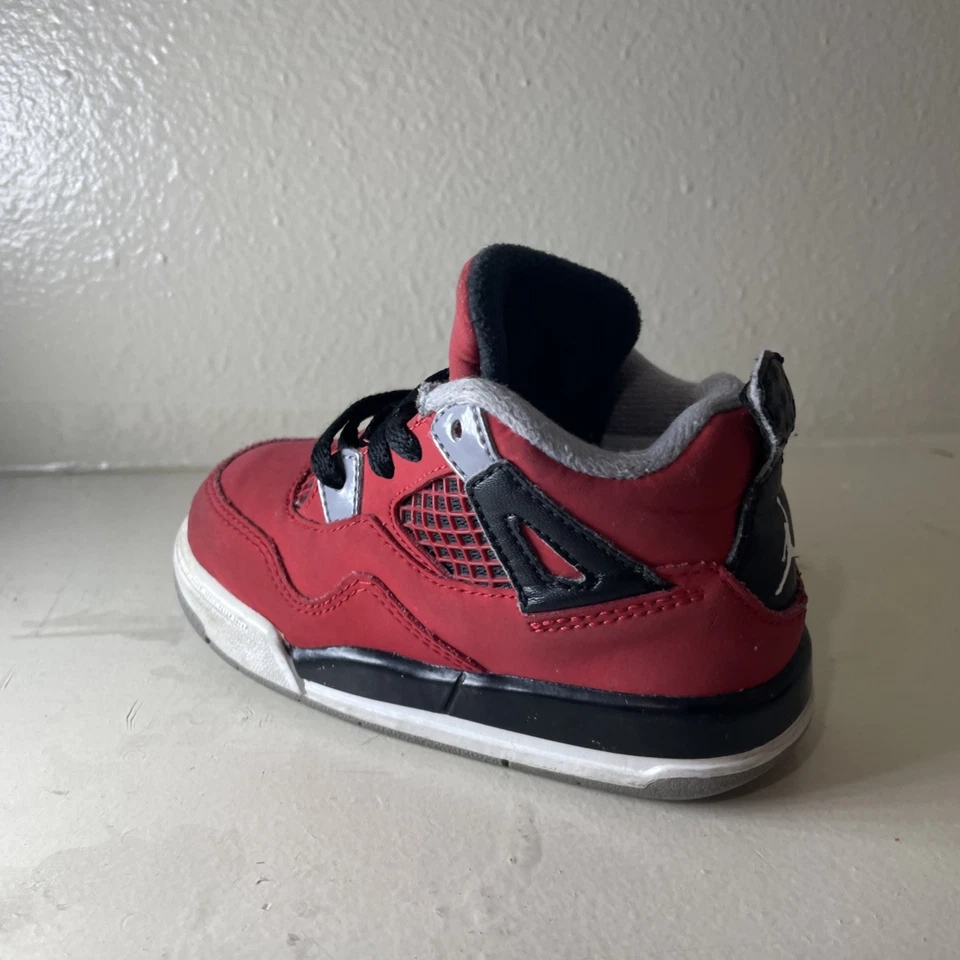 Talla 6.5c - Nike Air Jordan 4 Retro Toro Bravo Rojo Negro (TD) Niño pequeño Foto 2 de 4