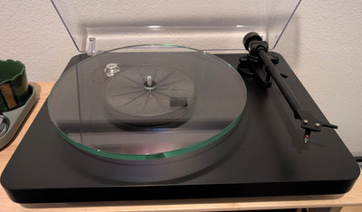 NAD C 558 Turntable with glass platter and OM10 Stylus - Excellent Condition
