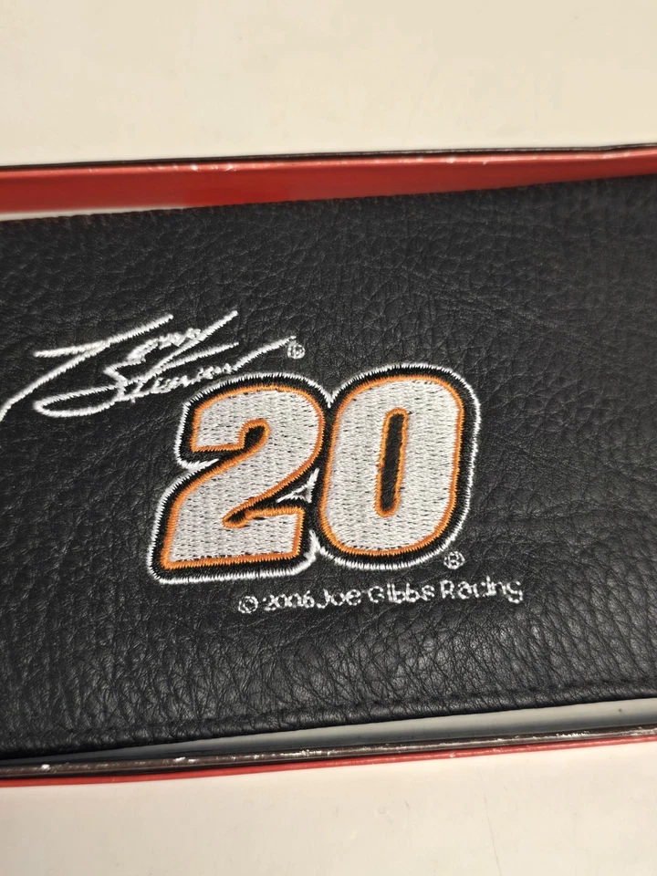 Tony Stewart #20 Nascar Chequera Cubierta Bordada Cuero Negro Rico Nuevo de Lote Antiguo Foto 2 de 4