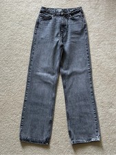 Zara Women  s High-Rise Straight Leg Stonewashed Jeans. Size 4.