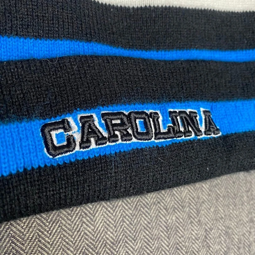 Gorro Colosseum Athletics para hombre talla única azul negro bordado Carolina a rayas Foto 2 de 4