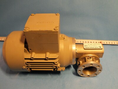 Siemens 1LA7053-4AB12-ZN50 Motor & TOS ZNOJMO Typ MRT-28 i-15 Reduzierstück