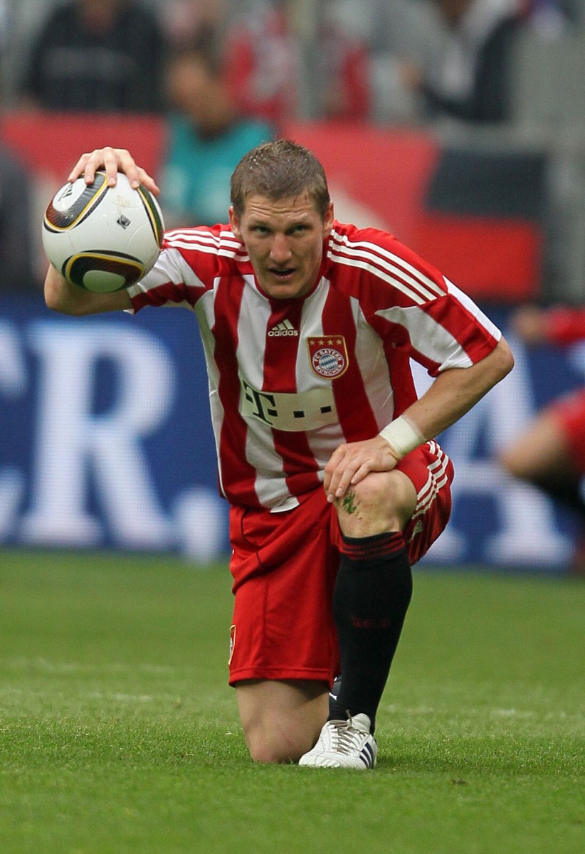 FC Bayern Munchen 2010 - 2011 Home Jersey Adidas Red Shirt Size