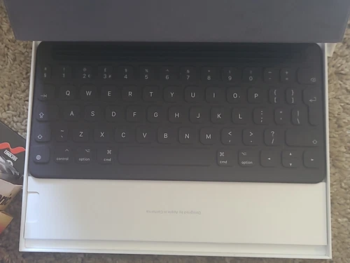 Apple iPad Pro Smart MPTL2BA  Keyboard for iPad Pro- 10.5 inch - British, Opened