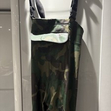 camouflage Size 9 Fisherman And Waders Still In Great Condition