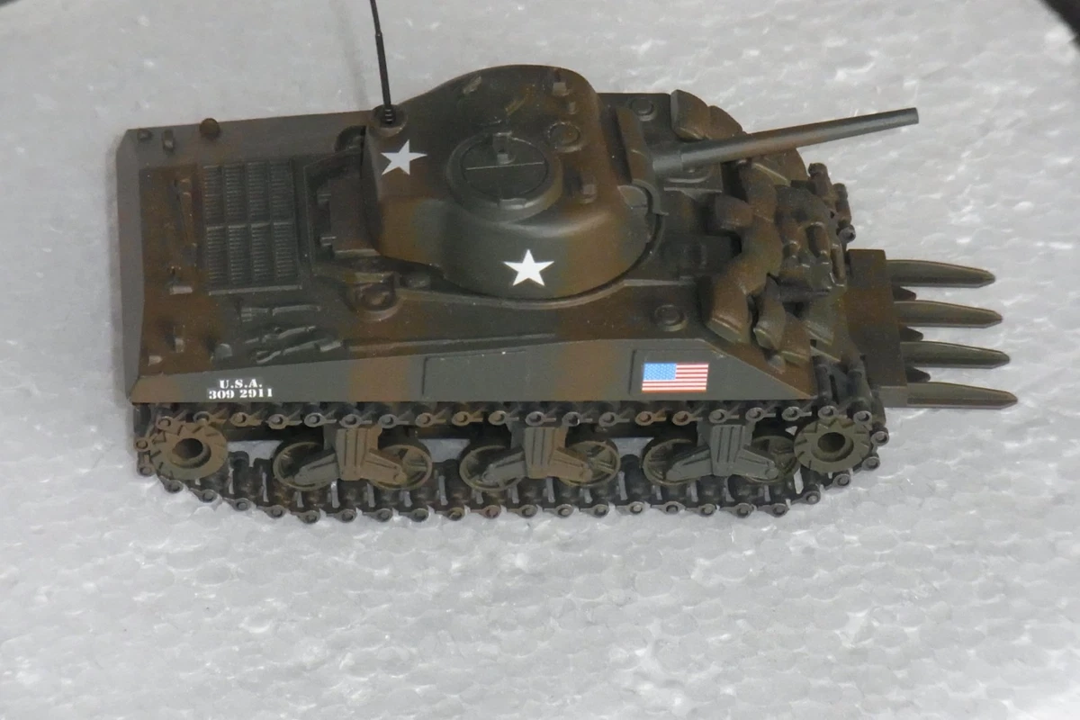 Lot De 4 Miniatures Militaires Solido 1/50 – Panther, Sherman, Sd.Kfz 232, Dodge