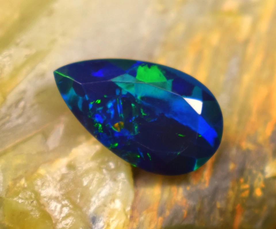 5.5 CT Fire Black Smoked Ethiopian Opal Pear Faceted Gemstone 17.5X10.3X7.7 mm - Image 4 of 4