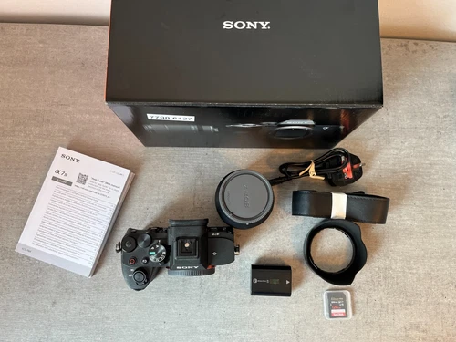 Sony Alpha 7 IV mit 28-70mm Objektiv und Reinigungsset (gebraucht) - Top Zustand